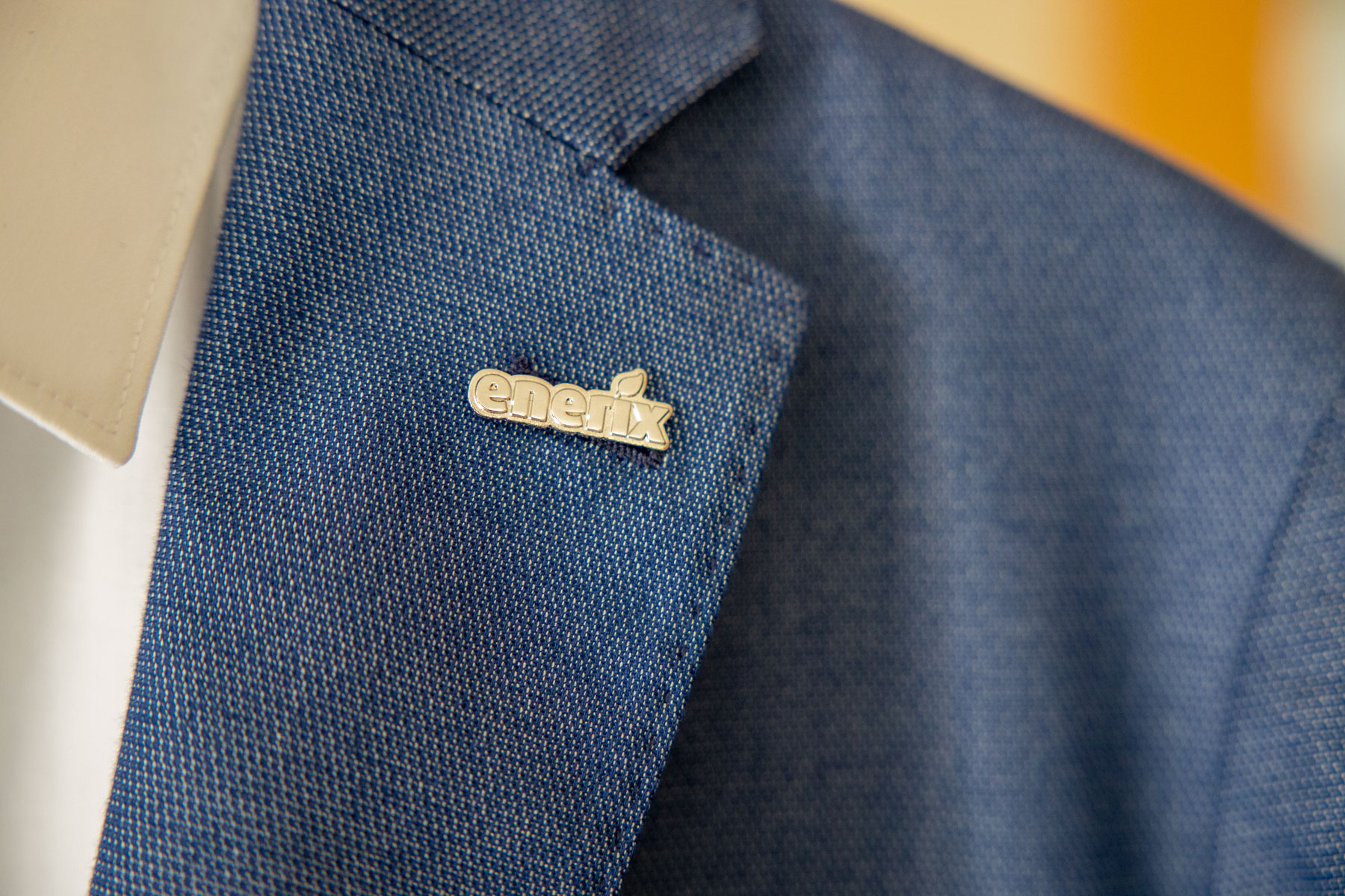enerix_pin_silber_Sakko